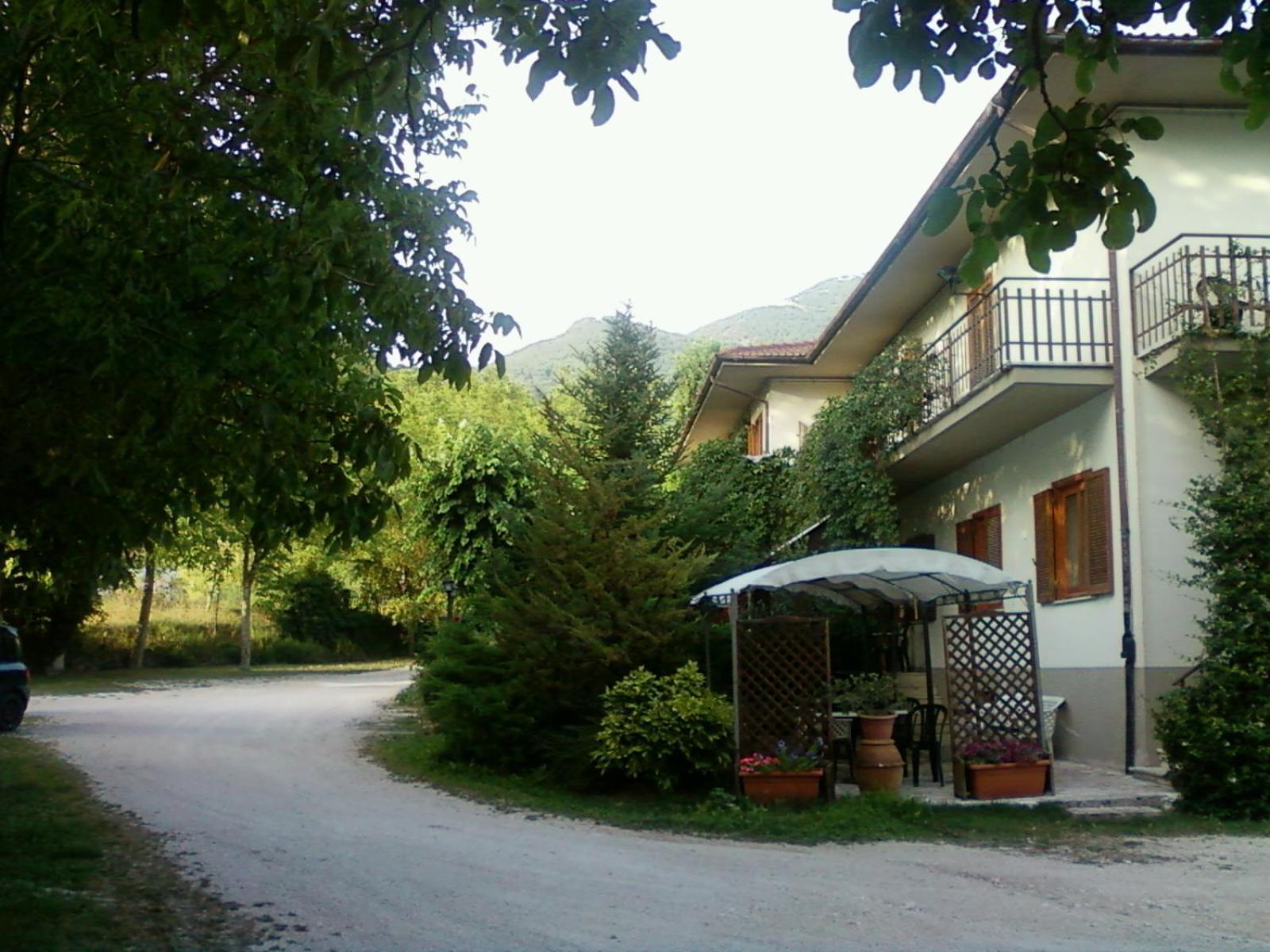 Albergo-Ristorante"Parco Alle Noci"Tra La Cascata Delle Marmore,Labro E Valle Santa Di S Francesco Rivodutri Exterior photo