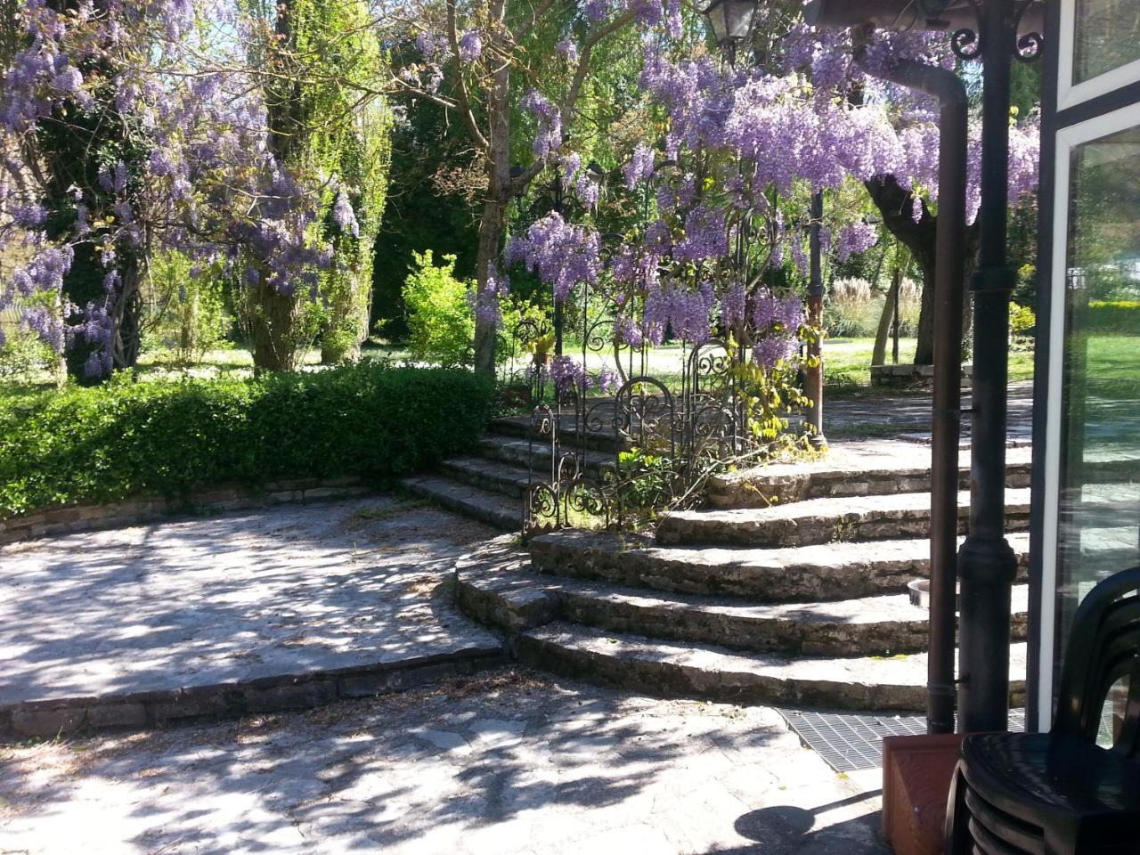 Albergo-Ristorante"Parco Alle Noci"Tra La Cascata Delle Marmore,Labro E Valle Santa Di S Francesco Rivodutri Exterior photo